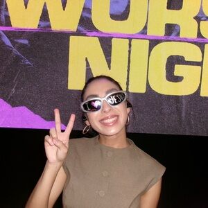 Meet your Posher, Naomi